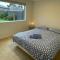 Garden View - Newly furnished Queen bedroom