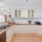 Macquarie Manor - Experience Grand Country Living