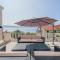 Apartments with pool Vrdoljak - 奥米什