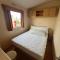 Bittern 8, Scratby - California Cliffs, Parkdean, sleeps 8, free Wi-Fi, bed linen and towels included, pet friendly - 2 minutes from the beach! - Scratby