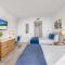 Upper studio Balcony Pool Gym - Near Beach