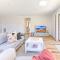 Modern Clyde House Smart TV*Dryer