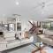 Luxurious Waterfront Paradise Stunning Views