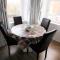 Comfortable 4 bed Apt in Paisley Next to Station
