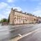 Comfortable 4 bed Apt in Paisley Next to Station