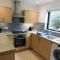 2 bed Apt on Quiet Cul-de-Sac, Fab Location - Paisley