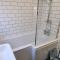 Beautiful 2 bed house close to M74 and Strathclyde Park