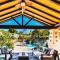 Resort style back yard heated pool and spa - Encinitas