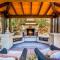 Resort style back yard heated pool and spa - Encinitas