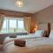 South View Cottage with Terrace and Coastal Views - 费尔伯恩