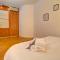 ALC - FF49 - 6 min Palais - beaches - 戛纳