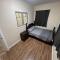 Queen Bed Apartment with Seamless Living & Kitchen - Newmarket
