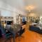Spacious Artistic Flat With Private Parking - Soluň