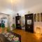 Spacious Artistic Flat With Private Parking - Soluň