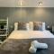Cosy 3 Bed Lodge in Hoburne, Cotswolds