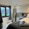 Cosy 3 Bed Lodge in Hoburne, Cotswolds