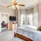 Stylish Sacramento Retreat Less Than 1 Mi to Downtown! Stylish Sacramento Retreat Less Than 1 Mi to Downtown!