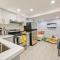 Stylish 2BR: w/free parking & streaming!