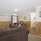 Cedar Cottage - Unit 3 Tudor Village - Bright