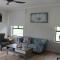 The Woodlands Hideaway - Warm & Cosy Acreage Guesthouse