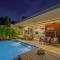 Elara by Hireavilla - 4BR with Private Pool, Parra - Parra