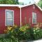 Boho Garden Bungalow Near IU, Downtown, EV Level 2 Station