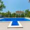 Besondere Villa mit Pool, 350 Meter zum Strand