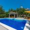 Besondere Villa mit Pool, 350 Meter zum Strand