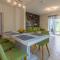 Besondere Villa mit Pool, 350 Meter zum Strand