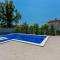 Besondere Villa mit Pool, 350 Meter zum Strand