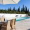 Tenuta San Cassiano With Garden And Pool - Happy Rentals