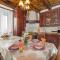 Gorgeous Home In Cabrunici With Wifi - Čabrunići