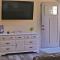Enchanting suite nestled in quaint Santa Clarita