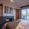 Suite with lake & mountain view and resort access - Lac-Superieur