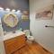 5 BR Coyote Cliff Corner HUGE Luxury w/Hot Tub and Linens