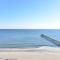 The Sandy Turtle All New Modern Oceanfront Condo w Pool - 默特尔比奇