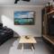 Entertainers Paradise! Child & pet friendly Pool spa, movie room - close to Australia Zoo