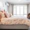 Entertainers Paradise! Child & pet friendly Pool spa, movie room - close to Australia Zoo