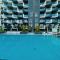 Spacious Balcony, 1BR, Pool, Full Kitchen at JVC - Dubaj