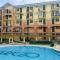 Cozy Condo with Swimming Pool, WIFI & Netflix good for 4PAX