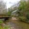Kibbin Private, Luxury Stone Cottage by Creek