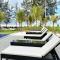 Beachfront Retreats @RoxyBeachSematanApt.