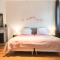 LAmour de la Paix - City center - Garden - Near station - SmartTV65" Netflix & PrimeVideo - Warm cozy vibe - Free parking nearby with CCTV - Managed by Presta-ZenServices