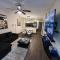 Luxury Modern Condo 3-min from Six Flags w/PS5, 1GB Fast Wi-fi Kingbed