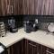Luxury Modern Condo 3-min from Six Flags w/PS5, 1GB Fast Wi-fi Kingbed
