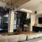 Luxury Modern Condo 3-min from Six Flags w/PS5, 1GB Fast Wi-fi Kingbed