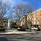Luxury Modern Condo 3-min from Six Flags w/PS5, 1GB Fast Wi-fi Kingbed