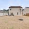 Spacious Atlanta Home with Yard and Charcoal Grill! - أتلانتا Spacious Atlanta Home with Yard and Charcoal Grill! - أتلانتا