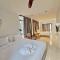 Calamint Residence Hotel ( คาลามิ้นท์)