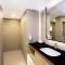 Holiday Inn Express & Suites Bangkok Central Pier by IHG